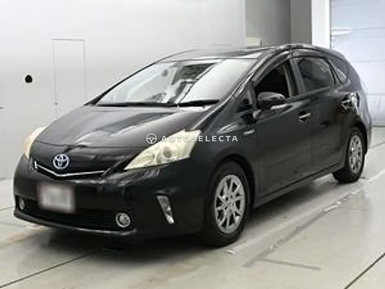 Toyota Prius Alpha 2013, photo 1 of 1