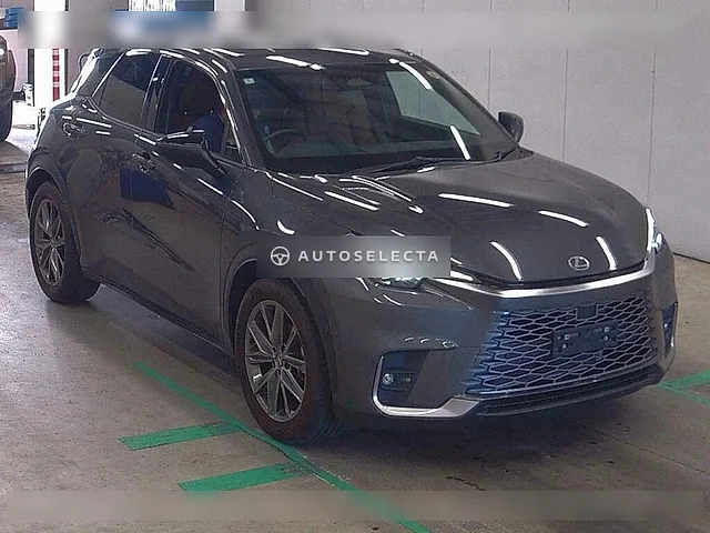Lexus LBX 2024, auction grade 5