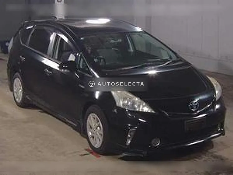 Toyota Prius Alpha 2013, photo 1 of 1