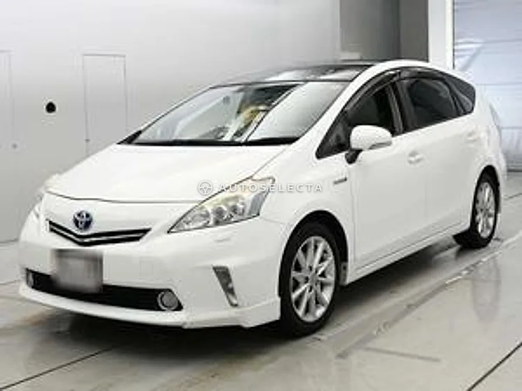 Toyota Prius Alpha 2013, photo 1 of 1