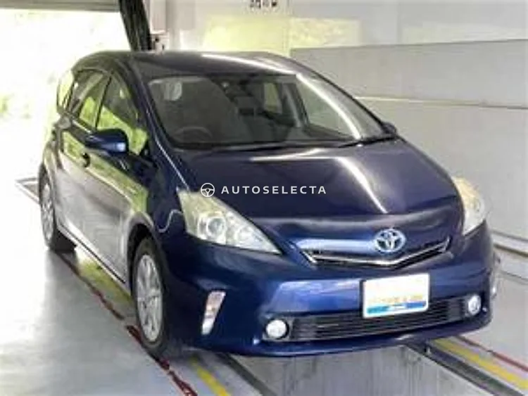 Toyota Prius Alpha 2011, photo 1 of 1