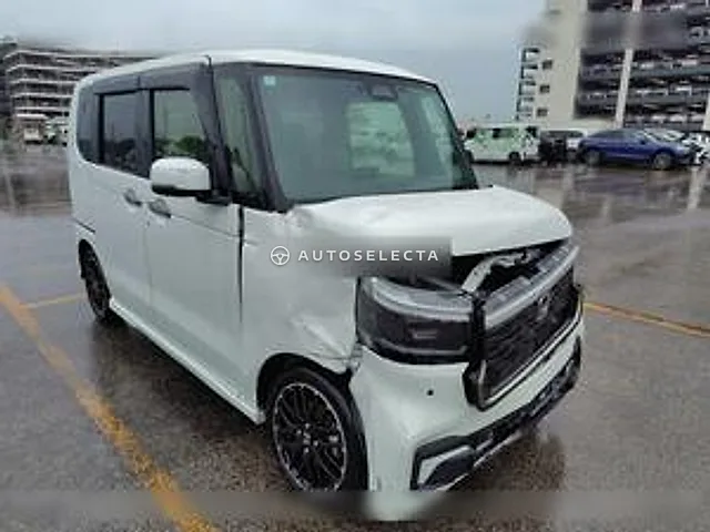Honda N-BOX Custom 2024