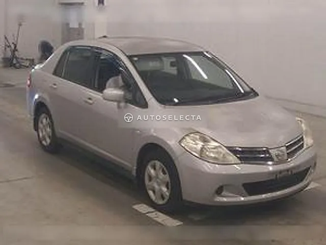 Nissan Tiida Latio 2011, auction grade R