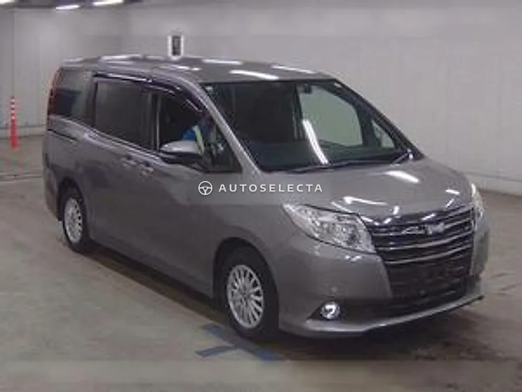 Toyota Noah 2015, photo 1 of 1