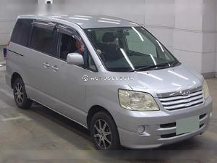 Toyota Noah 2004, photo 1 of 1