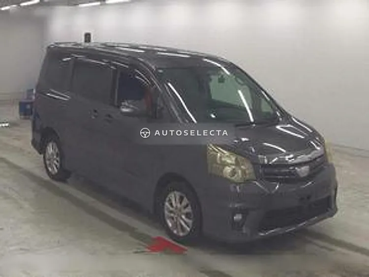 Toyota Noah 2010, photo 1 of 1