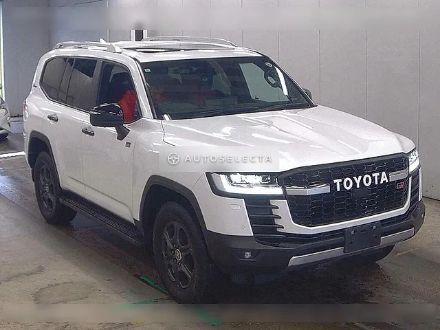 Toyota Land Cruiser GR Sport 2023, auction grade 4.5