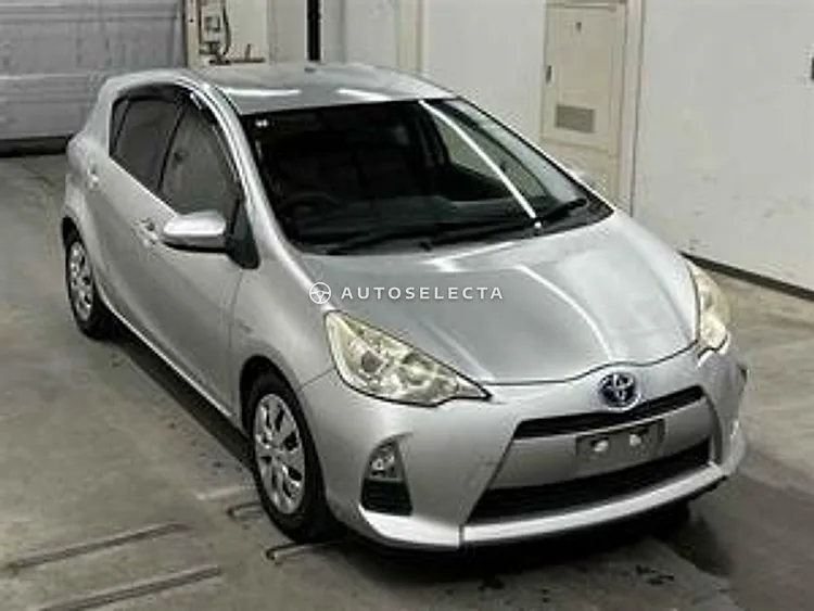 Toyota Aqua 2013, photo 1 of 1