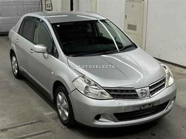 Nissan Tiida Latio 2012, photo 1 of 1