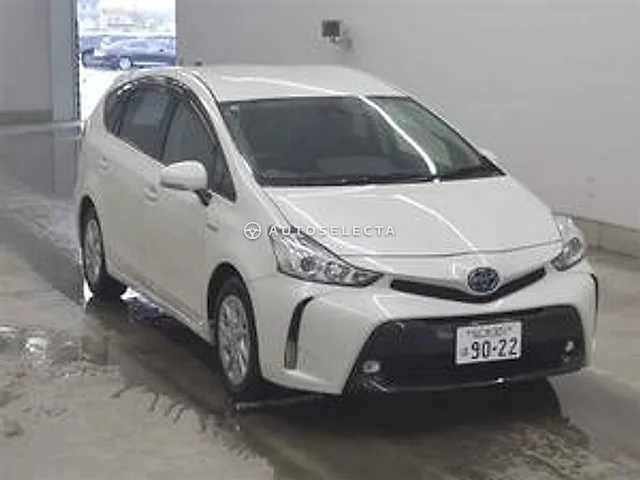 Toyota Prius Alpha 2019, auction grade R