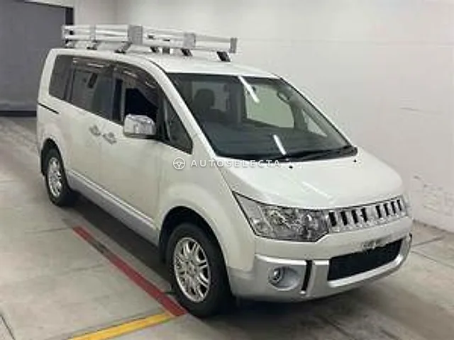 Mitsubishi Delica D:5 2013, auction grade R