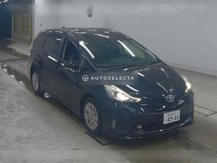 Toyota Prius Alpha 2015, photo 1 of 1
