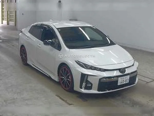 Toyota Prius PHV GR Sport 2018, auction grade 4.5