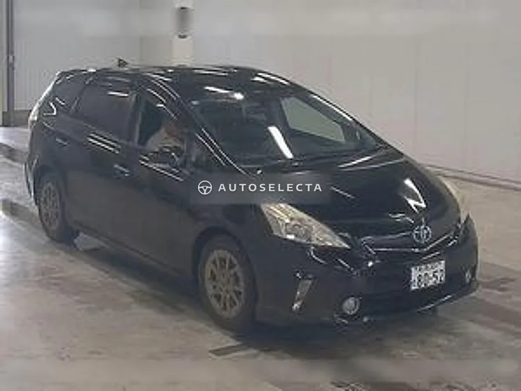 Toyota Prius Alpha 2013, photo 1 of 1