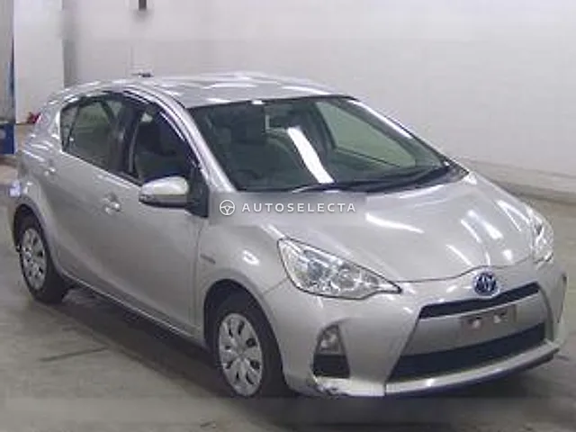 Toyota Aqua 2013, auction grade R