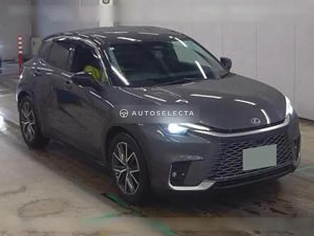 Lexus LBX 2024, auction grade 5