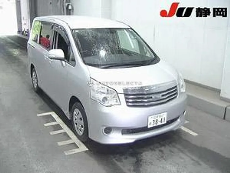 Toyota Noah 2013, photo 1 of 1