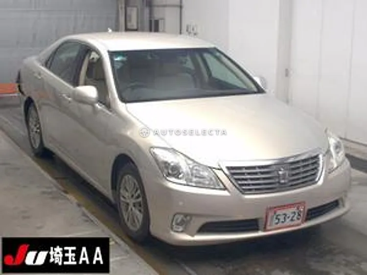 Toyota Crown 2011, photo 1 of 6