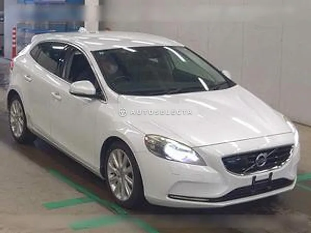 Volvo V40 2013, auction grade 3.5