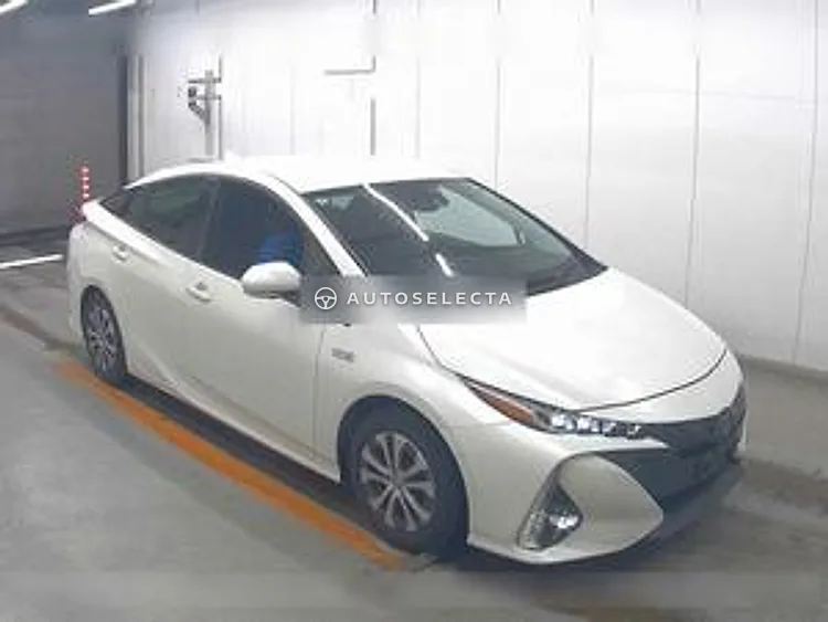 Toyota Prius PHV 2019, photo 1 of 6