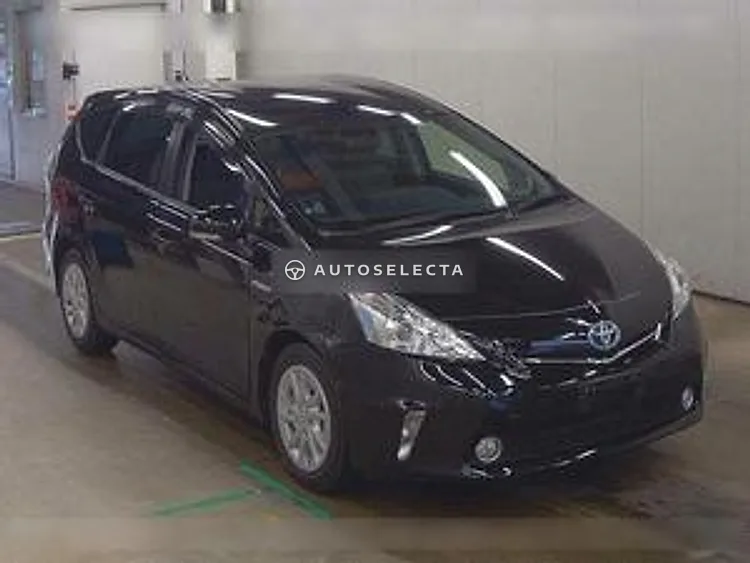 Toyota Prius Alpha 2014, photo 1 of 1