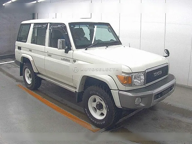 Toyota Land Cruiser 70 2015, auction grade 3.5