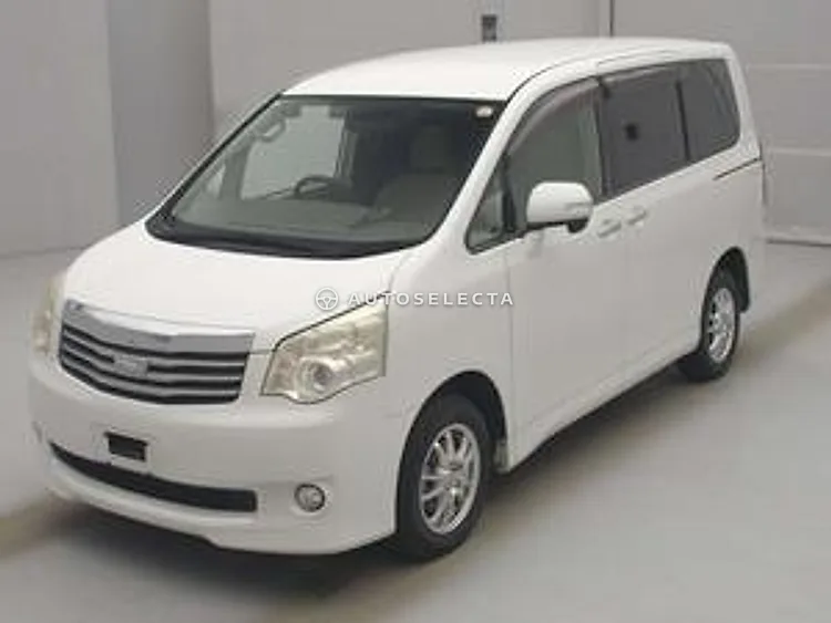 Toyota Noah 2011, photo 1 of 1