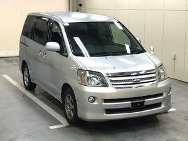 Toyota Noah 2005, photo 1 of 1