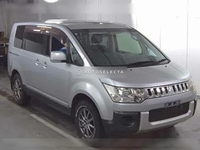Mitsubishi Delica D:5 2013, auction grade 3.5