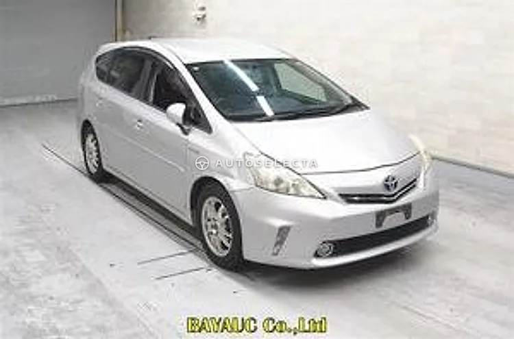Toyota Prius Alpha 2011, photo 1 of 1