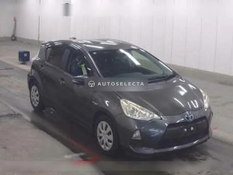 Toyota Aqua 2013, photo 1 of 1