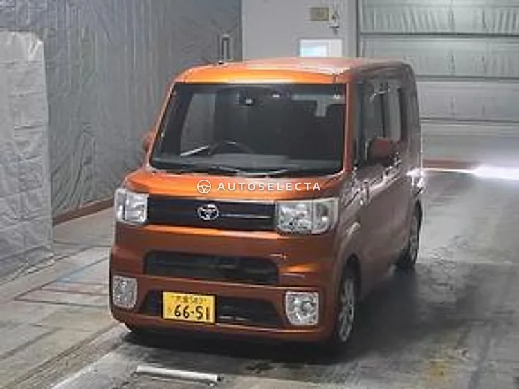 Toyota Pixis Mega 2016, photo 1 of 1