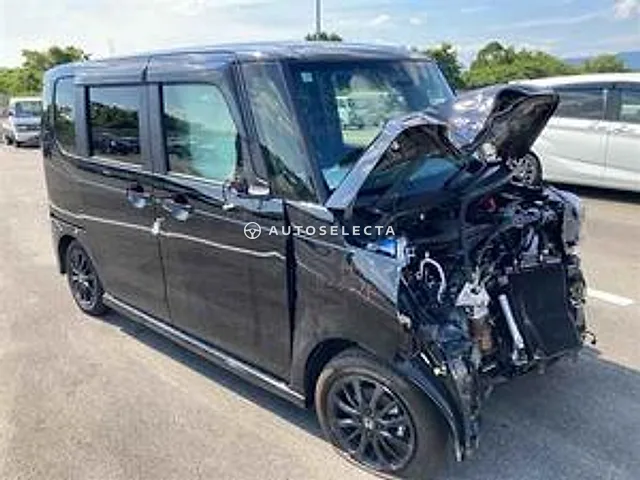 Honda N-BOX Custom 2025