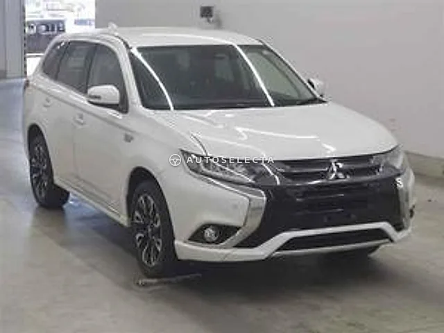 Mitsubishi Outlander PHEV 2017, auction grade 3.5