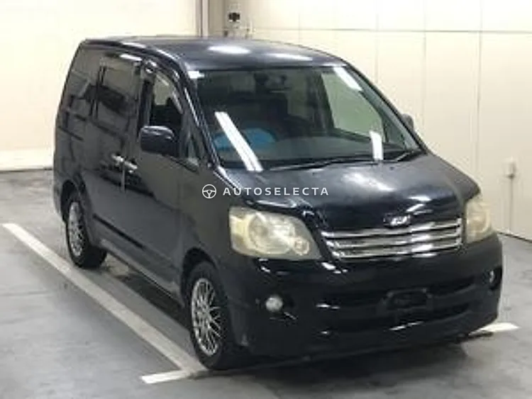 Toyota Noah 2003, photo 1 of 1