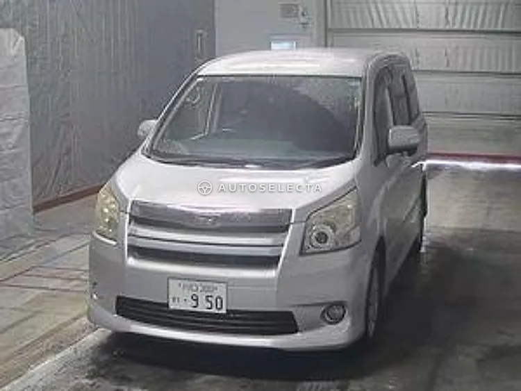 Toyota Noah 2007, photo 1 of 9
