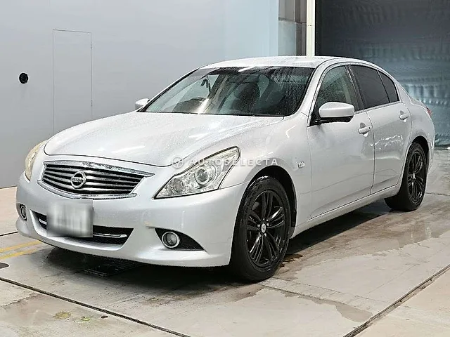 Nissan Skyline 2010, auction grade 4
