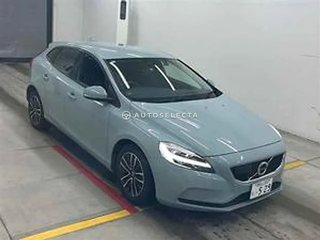 Volvo V40 2018, auction grade 4