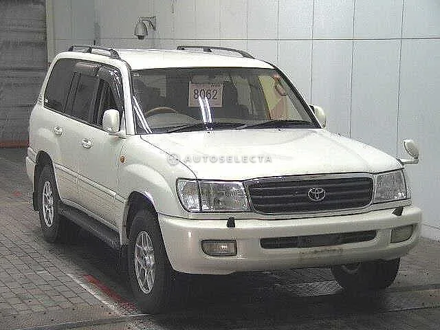 Toyota Land Cruiser 100 2001, auction grade 3.5