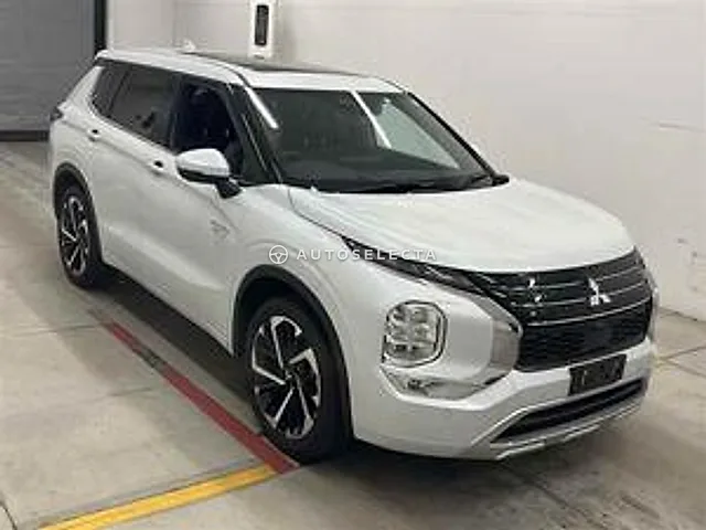 Mitsubishi Outlander PHEV 2023, auction grade 4