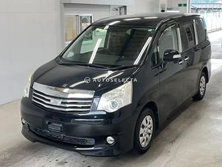 Toyota Noah 2011, photo 1 of 1