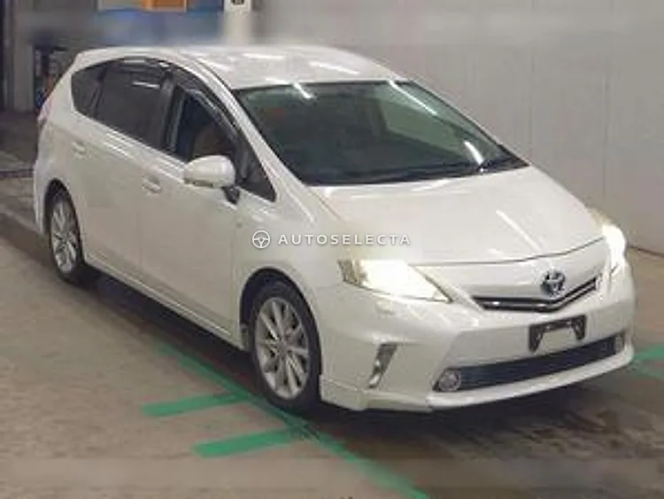 Toyota Prius Alpha 2011, photo 1 of 1