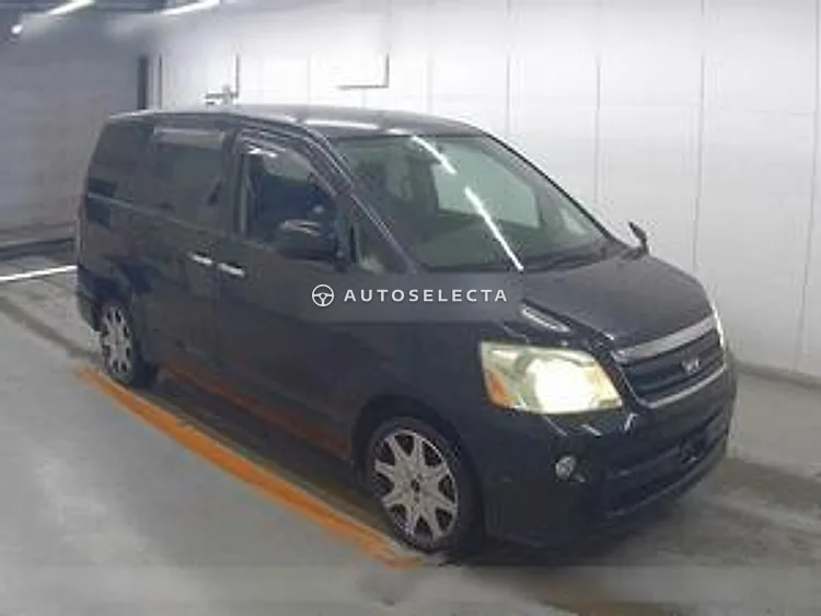 Toyota Noah 2006, photo 1 of 1