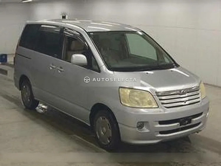 Toyota Noah 2003, photo 1 of 1