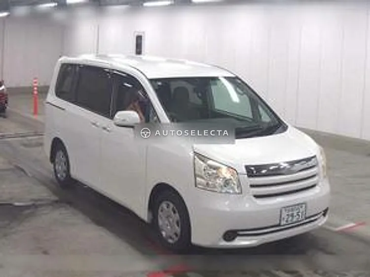Toyota Noah 2010, photo 1 of 1