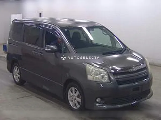 Toyota Noah 2007, auction grade R