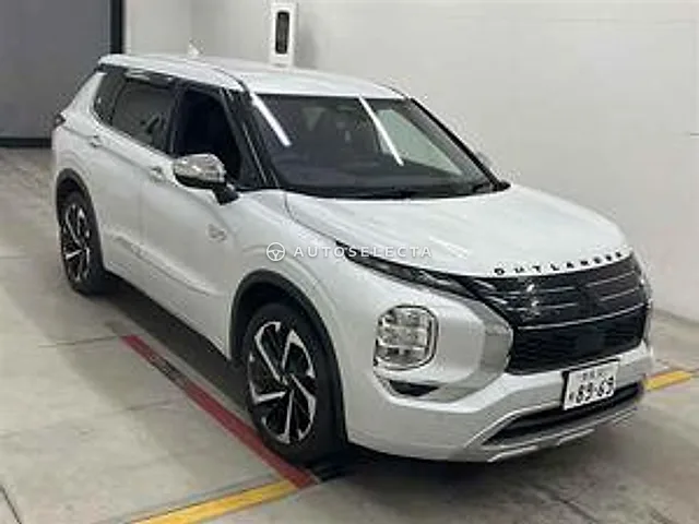 Mitsubishi Outlander PHEV 2022, auction grade 4