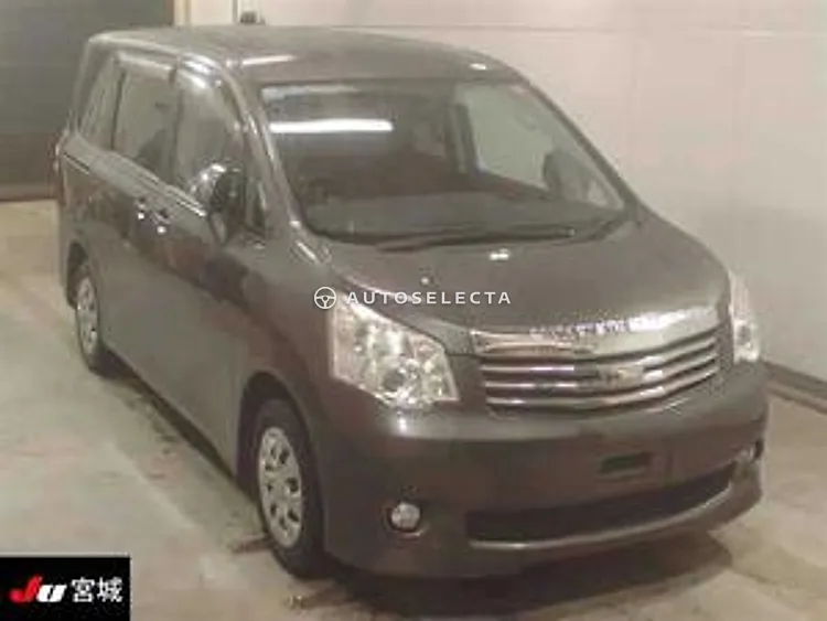 Toyota Noah 2014, photo 1 of 1