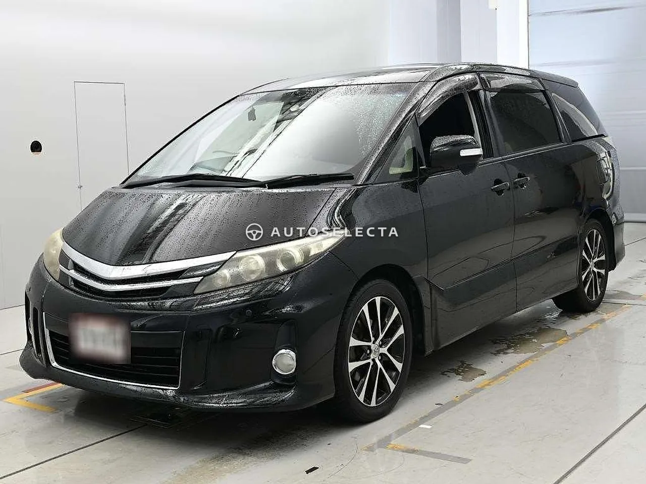 Toyota Estima 2013, photo 1 of 11