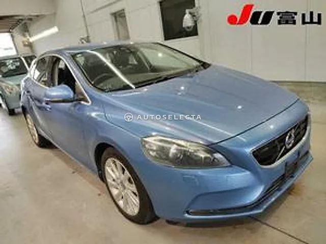 Volvo V40 2015, auction grade 4